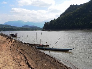 s-20111218 laos (16).jpg